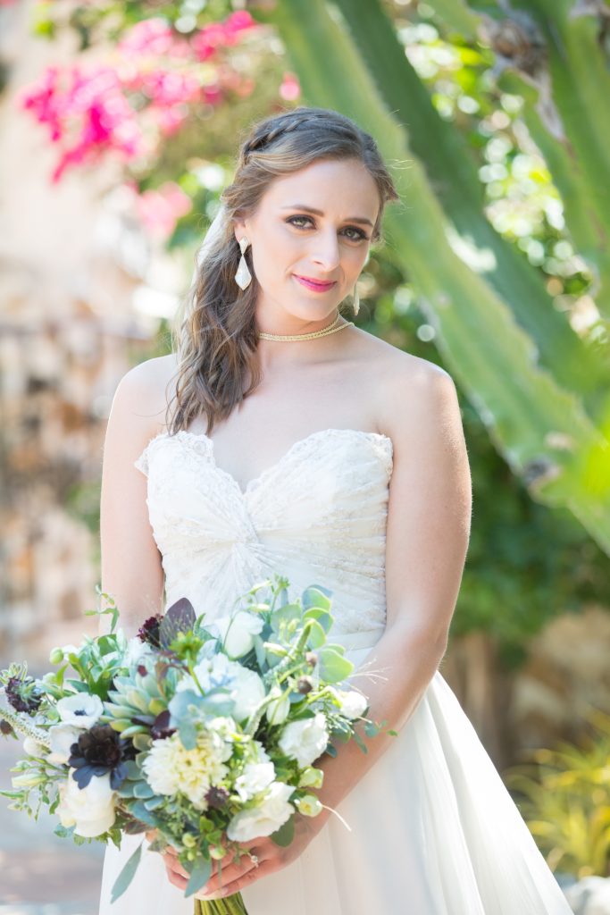 bride holding bouquet of flower